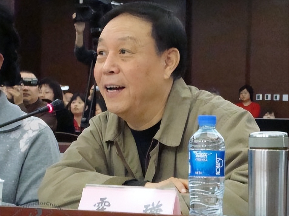 炮轰徐静蕾，说周冬雨难看，嘴上没把门的王珞丹为什么这么敢说？__炮轰徐静蕾，说周冬雨难看，嘴上没把门的王珞丹为什么这么敢说？
