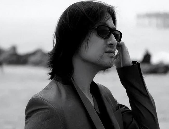 汪峰抄袭歌曲_汪峰抄袭的歌_