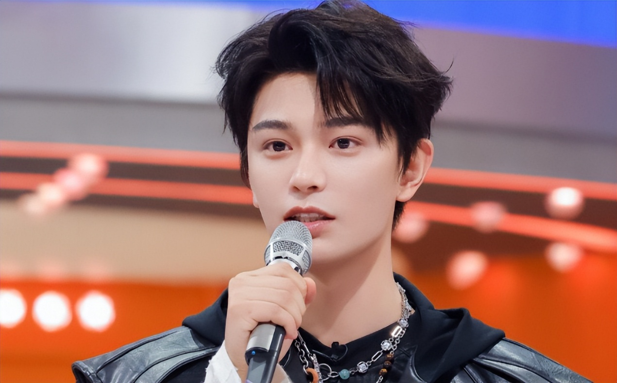 _赵露思竟是杨洋前女友？王大发实名认证，当年剧组夫妻再遭实锤_赵露思竟是杨洋前女友？王大发实名认证，当年剧组夫妻再遭实锤