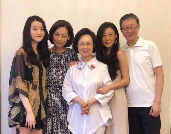 琼瑶平鑫涛鼻管_平鑫涛前妻林婉珍_