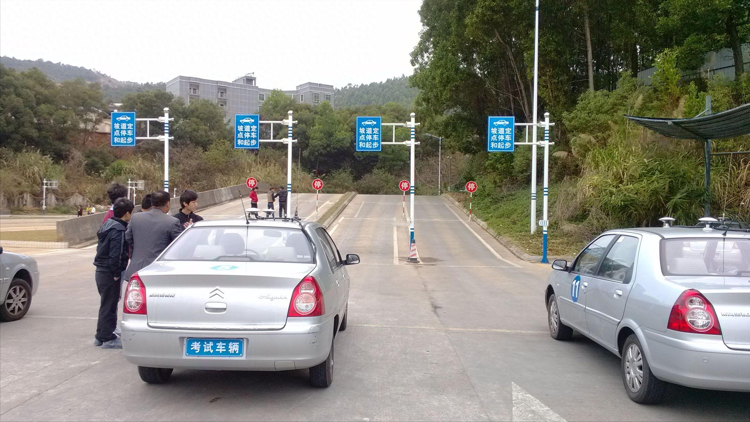起步松离合松刹车_手动挡起步松离合_