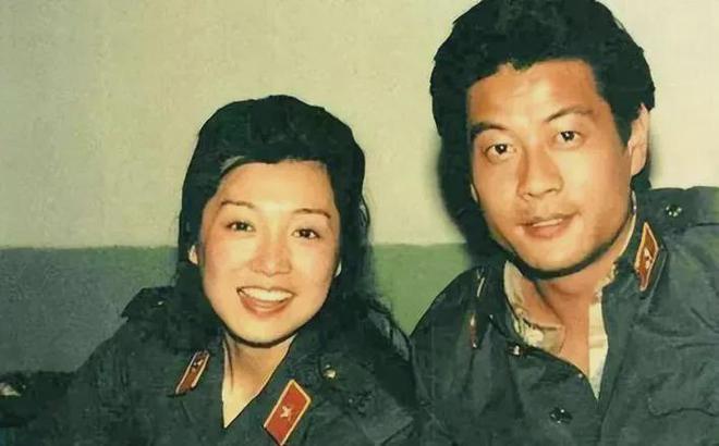 因前妻丁克他选择离婚，与陈瑾相伴20年，如今64岁巫刚后悔了吗?__因前妻丁克他选择离婚，与陈瑾相伴20年，如今64岁巫刚后悔了吗?