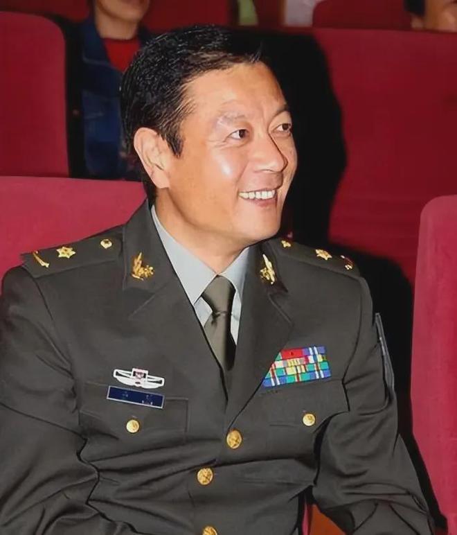 _因前妻丁克他选择离婚，与陈瑾相伴20年，如今64岁巫刚后悔了吗?_因前妻丁克他选择离婚，与陈瑾相伴20年，如今64岁巫刚后悔了吗?