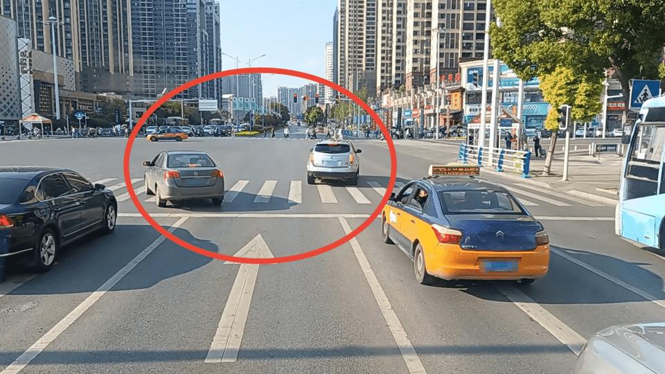 _给救护车让道扣6分，为何行政复议不让消分？其实这里头有大讲究_给救护车让道扣6分，为何行政复议不让消分？其实这里头有大讲究