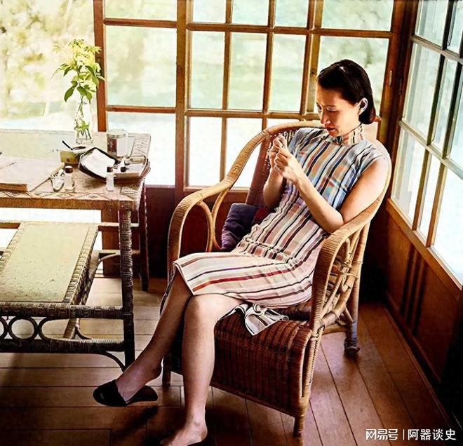 张学良迷恋的赵一荻有多美？1955年在台湾的留影，43岁她风韵犹存_张学良迷恋的赵一荻有多美？1955年在台湾的留影，43岁她风韵犹存_