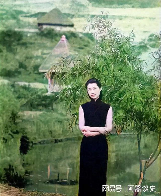 张学良迷恋的赵一荻有多美？1955年在台湾的留影，43岁她风韵犹存_张学良迷恋的赵一荻有多美？1955年在台湾的留影，43岁她风韵犹存_