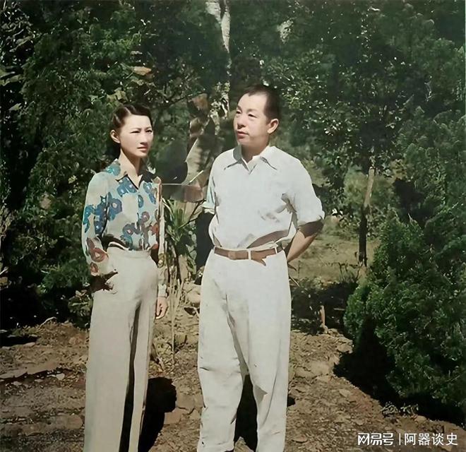 张学良迷恋的赵一荻有多美？1955年在台湾的留影，43岁她风韵犹存__张学良迷恋的赵一荻有多美？1955年在台湾的留影，43岁她风韵犹存