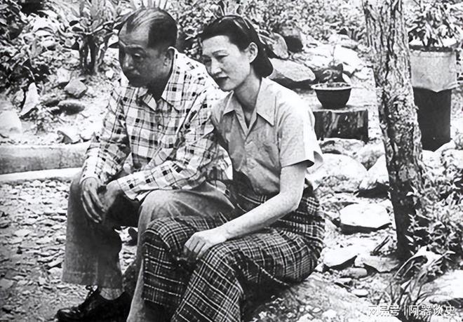 张学良迷恋的赵一荻有多美？1955年在台湾的留影，43岁她风韵犹存_张学良迷恋的赵一荻有多美？1955年在台湾的留影，43岁她风韵犹存_
