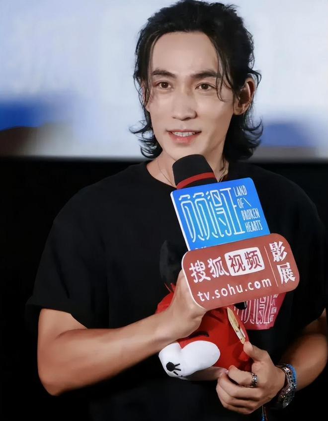 _长得帅的人面相_很帅却不自知是啥意思
