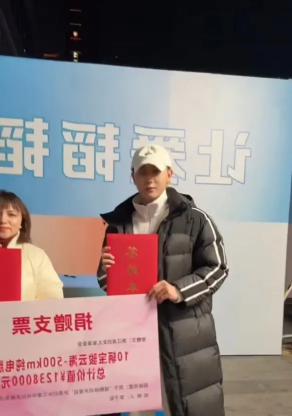 黄子韬直播送车后掉粉超300万？没抽中就取关很伤人，你咋看？__黄子韬直播送车后掉粉超300万？没抽中就取关很伤人，你咋看？