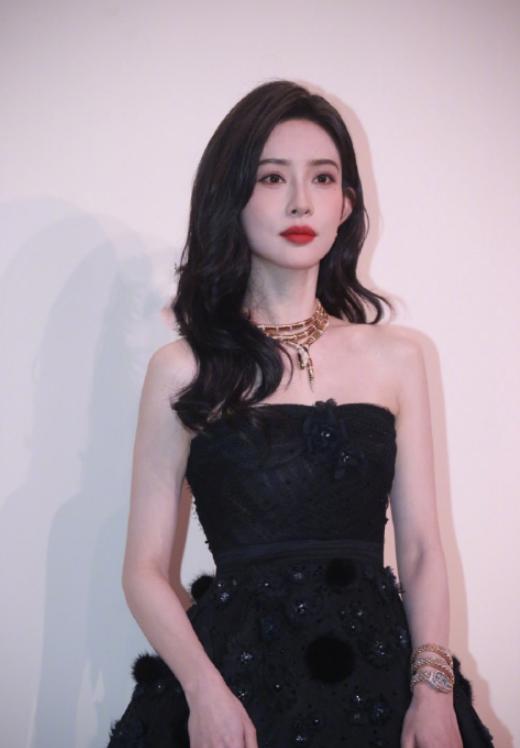 _膀大腰粗造句_刘亦菲圆身