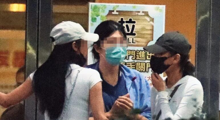 _柯震东搭赌王千金_千金医女