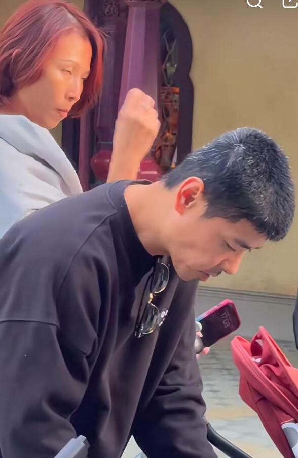 _迪士尼公主白头发的是谁_迪士尼白发公主是谁