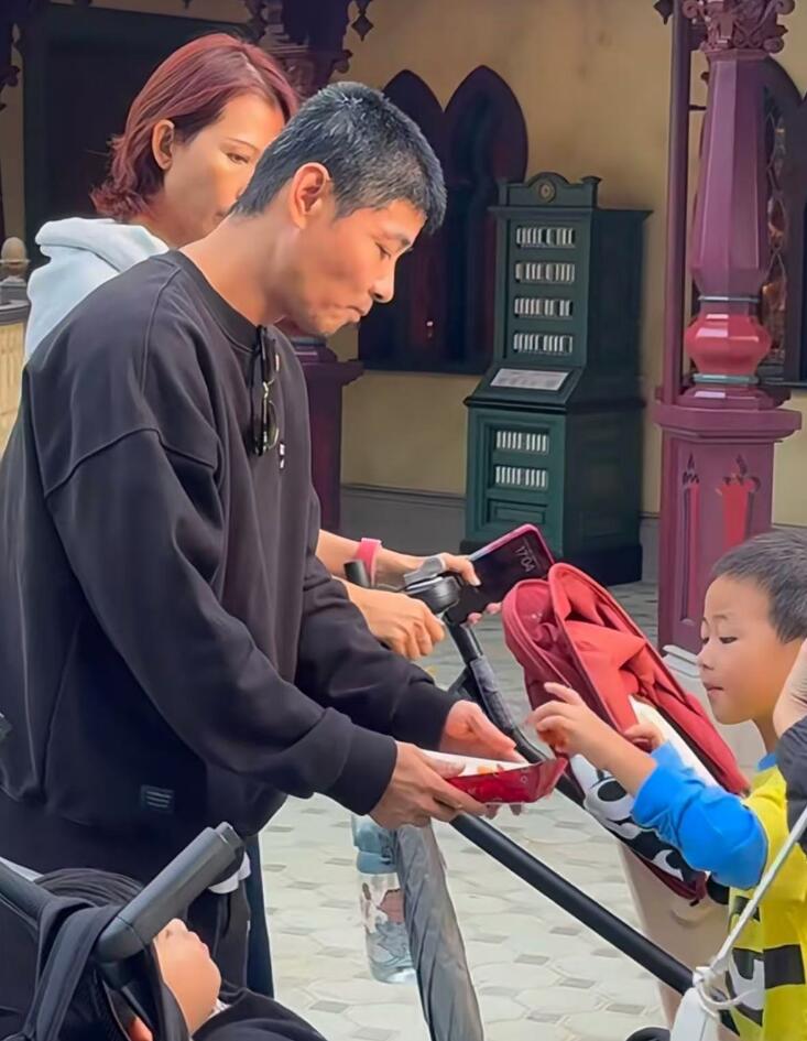 迪士尼白发公主是谁_迪士尼公主白头发的是谁_