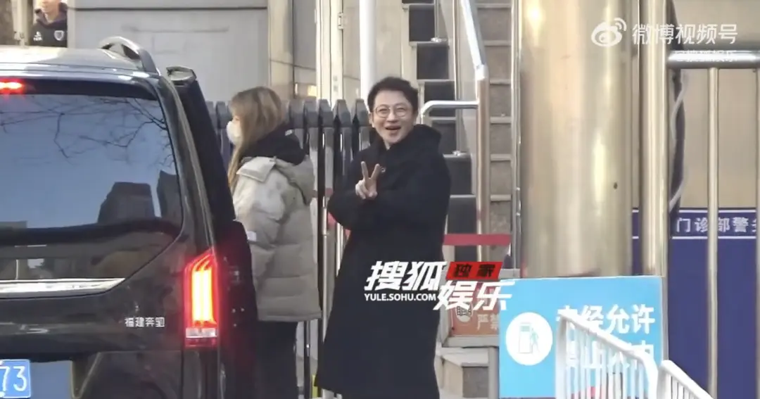 _子昊伯爵钢琴官网_李莎旻子隔壁老樊官宣恋情
