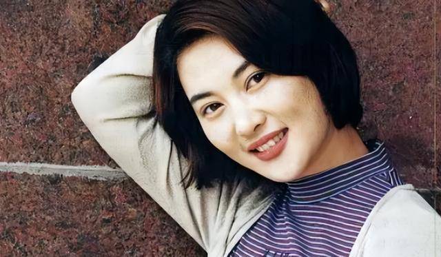 岁月悠悠，娱乐圈女神的变与不变——那些被时光雕刻的美人！_岁月悠悠，娱乐圈女神的变与不变——那些被时光雕刻的美人！_