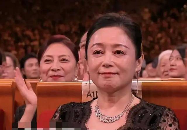 岁月悠悠，娱乐圈女神的变与不变——那些被时光雕刻的美人！__岁月悠悠，娱乐圈女神的变与不变——那些被时光雕刻的美人！