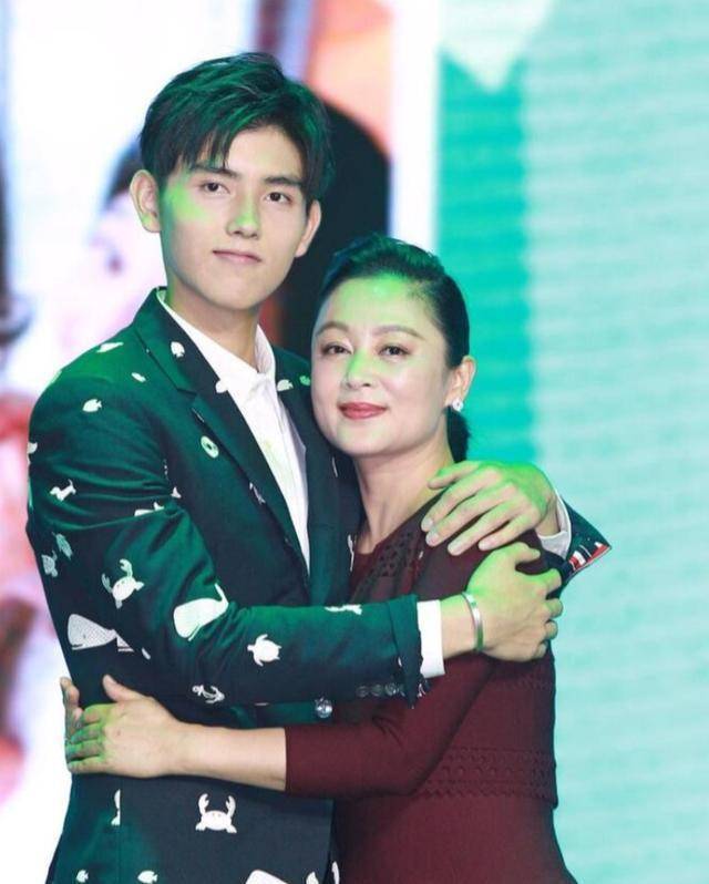 岁月悠悠，娱乐圈女神的变与不变——那些被时光雕刻的美人！__岁月悠悠，娱乐圈女神的变与不变——那些被时光雕刻的美人！