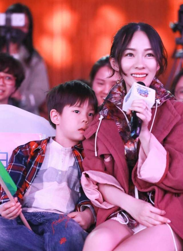 岁月悠悠，娱乐圈女神的变与不变——那些被时光雕刻的美人！__岁月悠悠，娱乐圈女神的变与不变——那些被时光雕刻的美人！