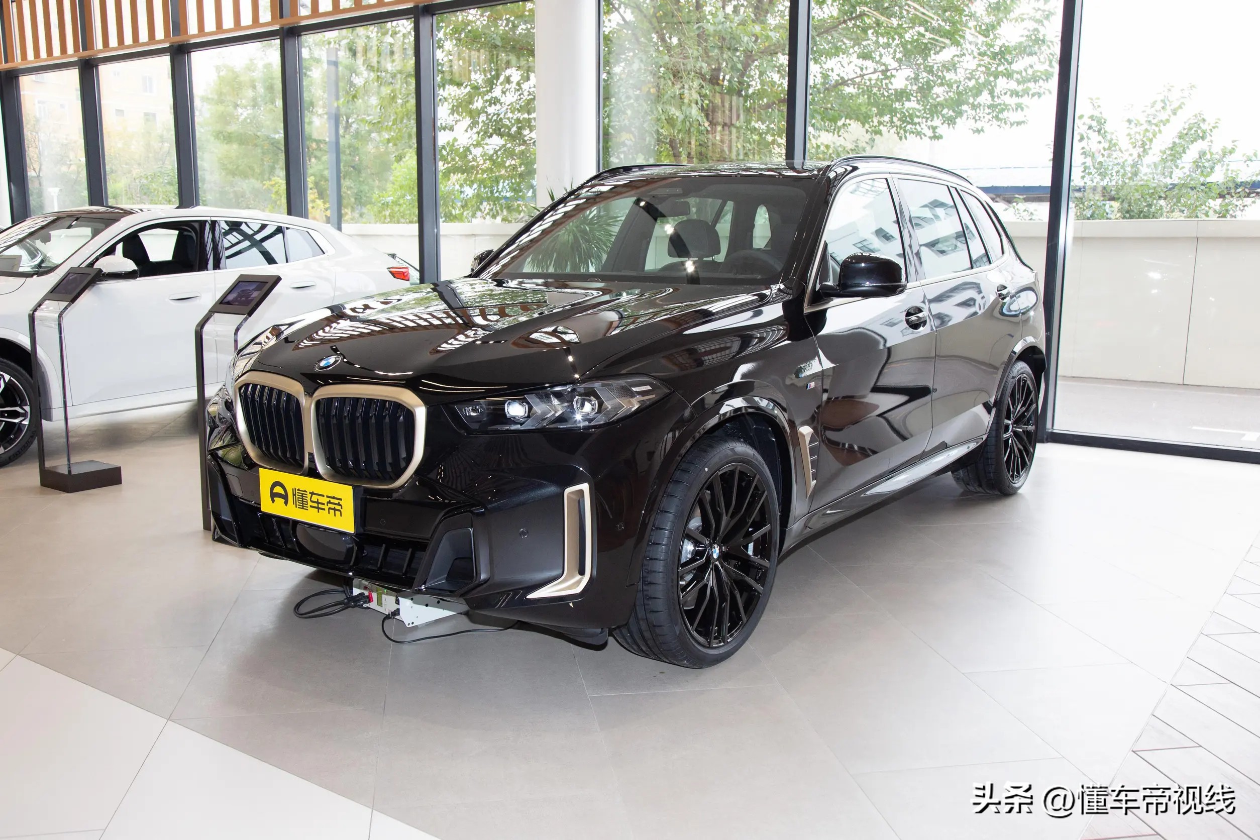 路虎卫士白色2020款__路虎卫士白