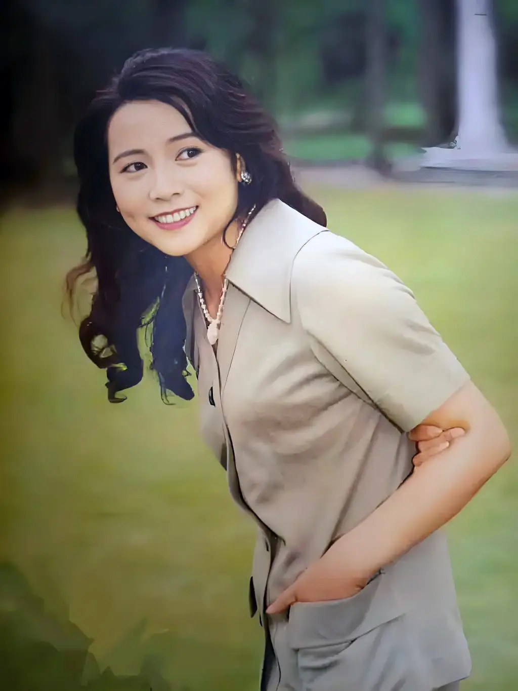 她曾是红极一时的女星，一场官司搅散了爱情，67岁仍未婚__她曾是红极一时的女星，一场官司搅散了爱情，67岁仍未婚