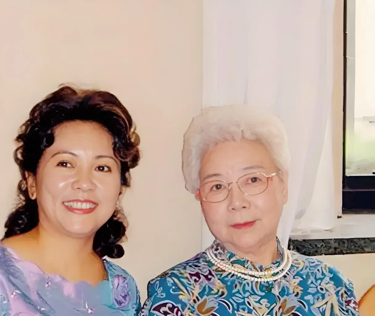 她曾是红极一时的女星，一场官司搅散了爱情，67岁仍未婚__她曾是红极一时的女星，一场官司搅散了爱情，67岁仍未婚