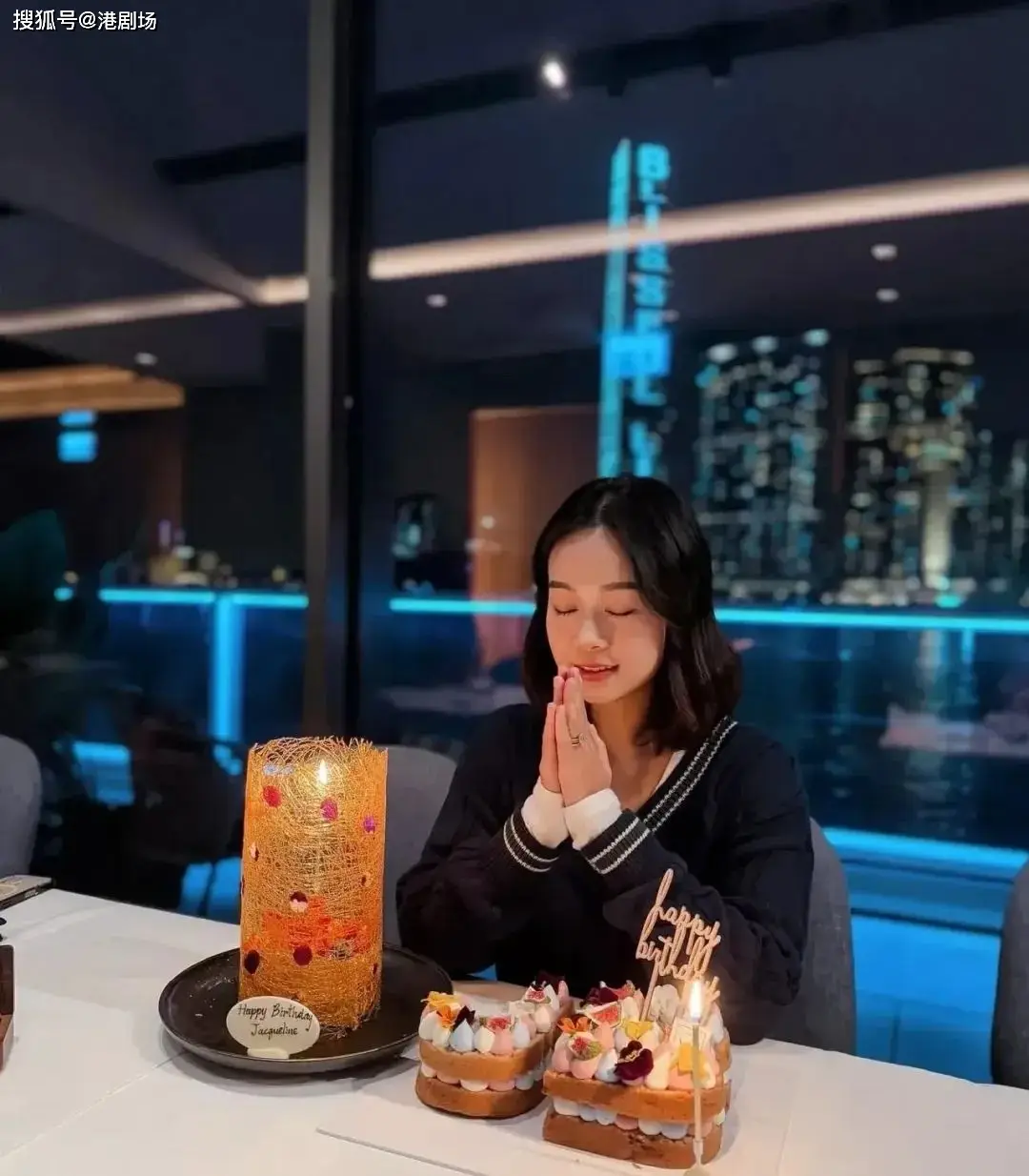 前TVB女星黄心颖36岁生日晒全家福，脸部圆润身形臃肿再惹怀孕揣测__前TVB女星黄心颖36岁生日晒全家福，脸部圆润身形臃肿再惹怀孕揣测