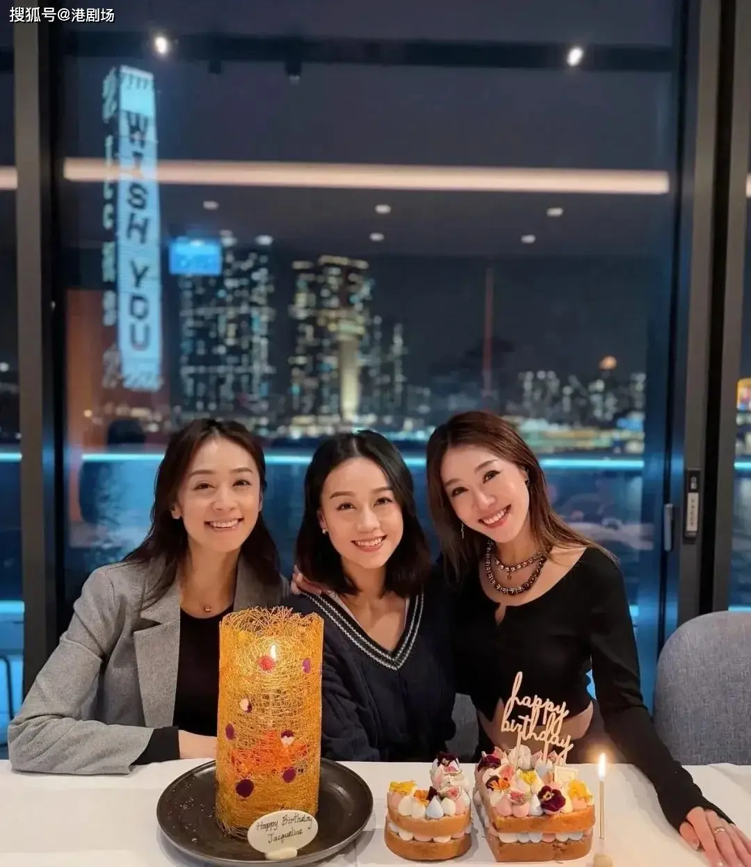 前TVB女星黄心颖36岁生日晒全家福，脸部圆润身形臃肿再惹怀孕揣测__前TVB女星黄心颖36岁生日晒全家福，脸部圆润身形臃肿再惹怀孕揣测