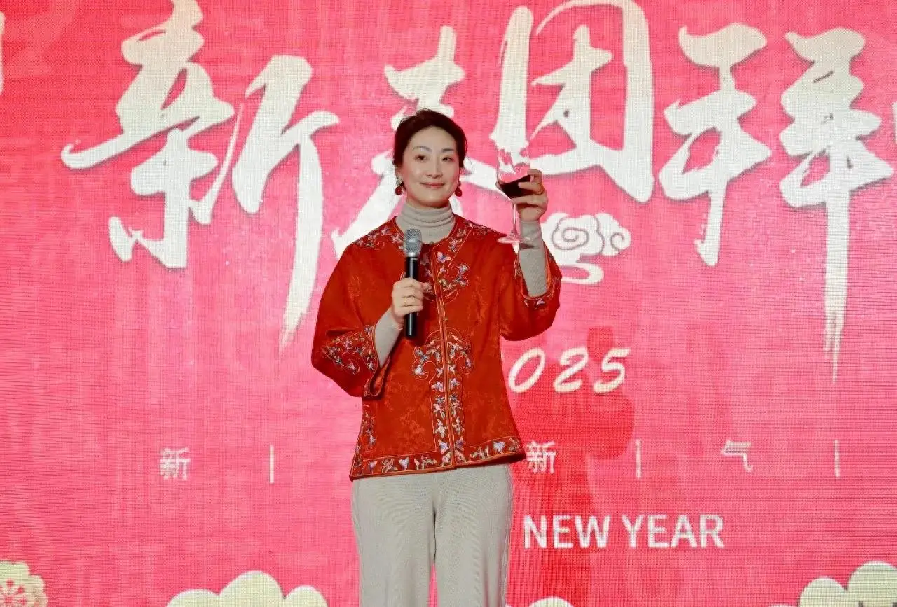 年会红包环节主持词__年会红包墙设置