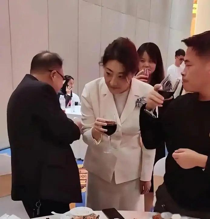 年会红包墙设置_年会红包环节主持词_