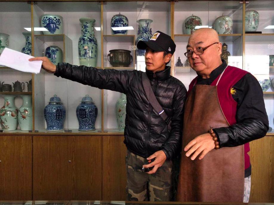 他曾是上影厂门面，中年妻离子散身背巨债！移居美国后胖到认不出__他曾是上影厂门面，中年妻离子散身背巨债！移居美国后胖到认不出