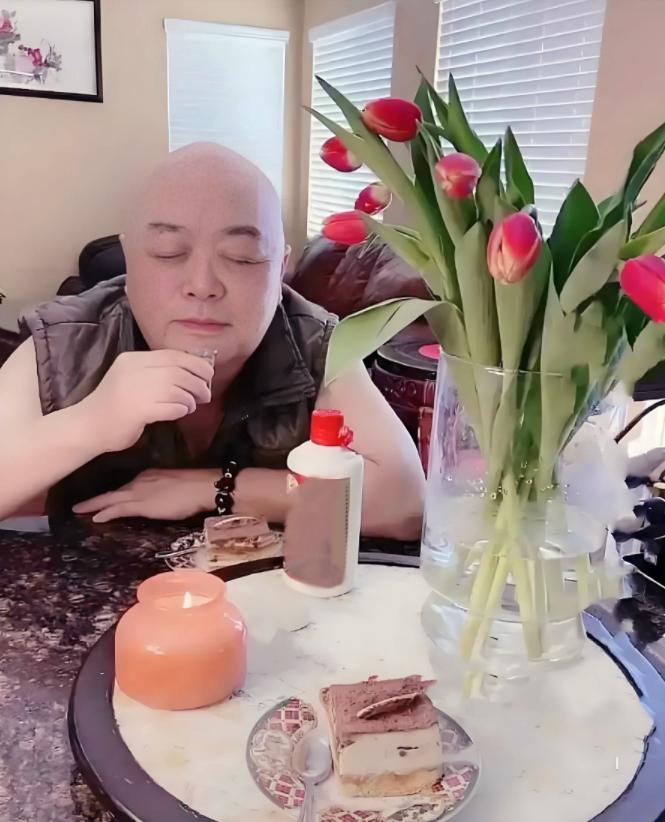 他曾是上影厂门面，中年妻离子散身背巨债！移居美国后胖到认不出__他曾是上影厂门面，中年妻离子散身背巨债！移居美国后胖到认不出