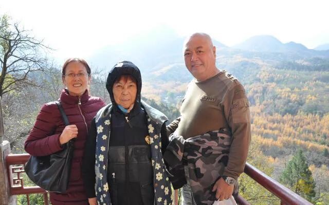 他曾是上影厂门面，中年妻离子散身背巨债！移居美国后胖到认不出_他曾是上影厂门面，中年妻离子散身背巨债！移居美国后胖到认不出_