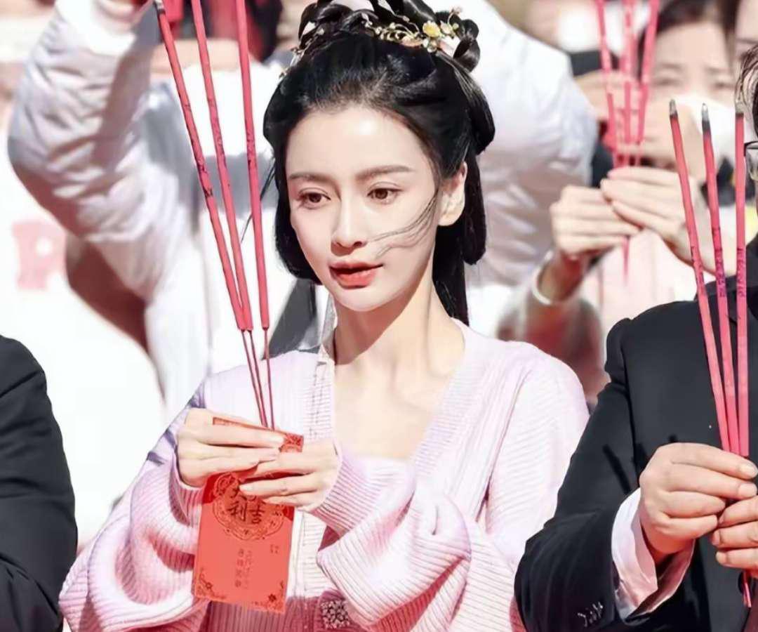 开播仅5集，热度强悍冲上榜单第一，35岁杨颖打了个漂亮的翻身仗__开播仅5集，热度强悍冲上榜单第一，35岁杨颖打了个漂亮的翻身仗