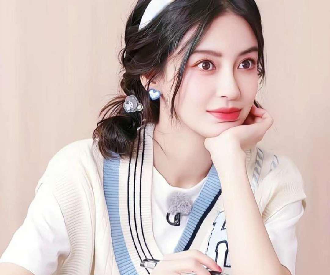 开播仅5集，热度强悍冲上榜单第一，35岁杨颖打了个漂亮的翻身仗__开播仅5集，热度强悍冲上榜单第一，35岁杨颖打了个漂亮的翻身仗