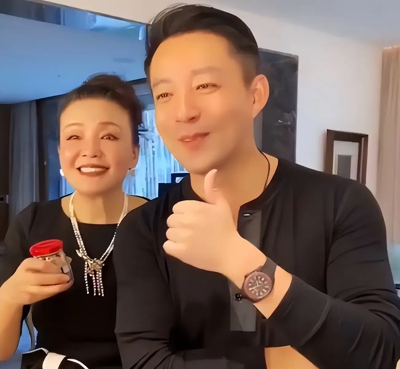 大S家人回应包机！小S许雅钧出钱，具俊晔护送，怒批汪小菲恶心_大S家人回应包机！小S许雅钧出钱，具俊晔护送，怒批汪小菲恶心_