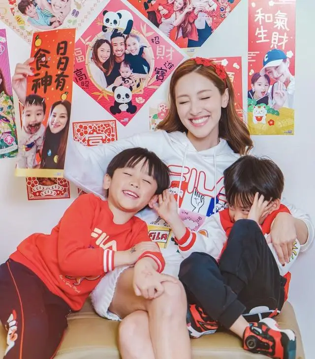 _TVB视帝一家四处拜年人缘佳！已减产做奶爸，港姐妻子转型成网红_TVB视帝一家四处拜年人缘佳！已减产做奶爸，港姐妻子转型成网红