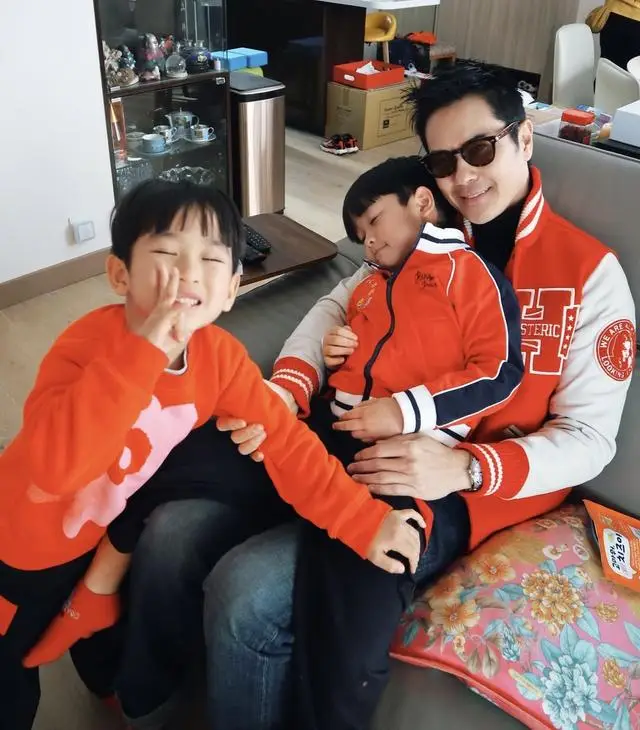 _TVB视帝一家四处拜年人缘佳！已减产做奶爸，港姐妻子转型成网红_TVB视帝一家四处拜年人缘佳！已减产做奶爸，港姐妻子转型成网红