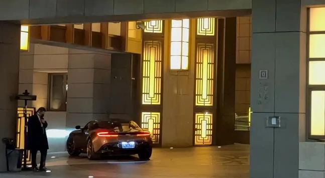 大S亲友否认汪小菲包机，怒斥恶心至极，称赞具俊晔全程不离不弃_大S亲友否认汪小菲包机，怒斥恶心至极，称赞具俊晔全程不离不弃_