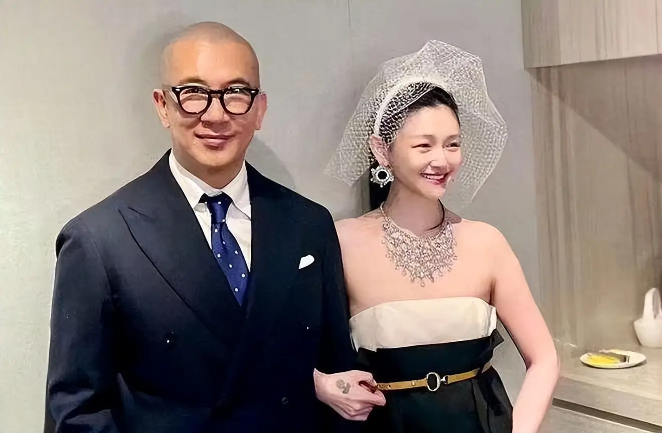 多名律师曝汪小菲出钱包机接回前妻骨灰，台媒辟谣是S家亲友团_多名律师曝汪小菲出钱包机接回前妻骨灰，台媒辟谣是S家亲友团_
