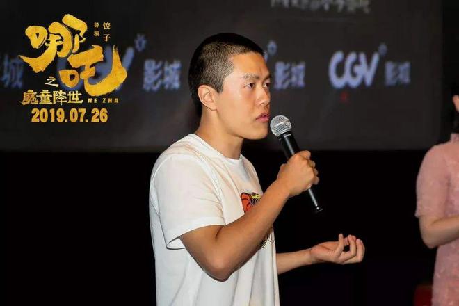 没手没脚的演说家尼克视频_欢乐喜剧人黑哪吒_