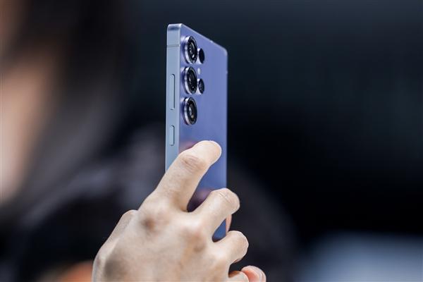 从智能中枢到超拟人助手：三星Galaxy S25系列揭示手机未来形态__从智能中枢到超拟人助手：三星Galaxy S25系列揭示手机未来形态