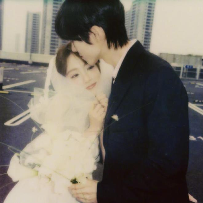给新郎新娘发结婚证书__结婚证词新娘