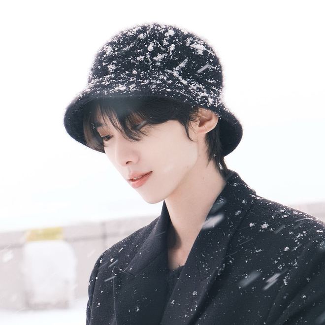 给新郎新娘发结婚证书_结婚证词新娘_