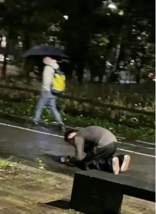 _汪小菲带马筱梅过情人节被拍，西装革履状态很好，与之前判若两人_汪小菲带马筱梅过情人节被拍，西装革履状态很好，与之前判若两人