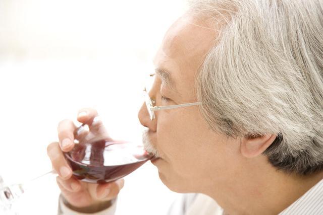 人中长短与寿命_手指长短可决定寿命长短_