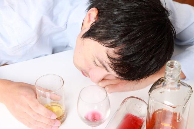 手指长短可决定寿命长短__人中长短与寿命