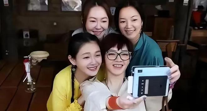 张兰在日本触景生情，含泪唱《不如见一面》，与S家争斗扳回一局_张兰在日本触景生情，含泪唱《不如见一面》，与S家争斗扳回一局_