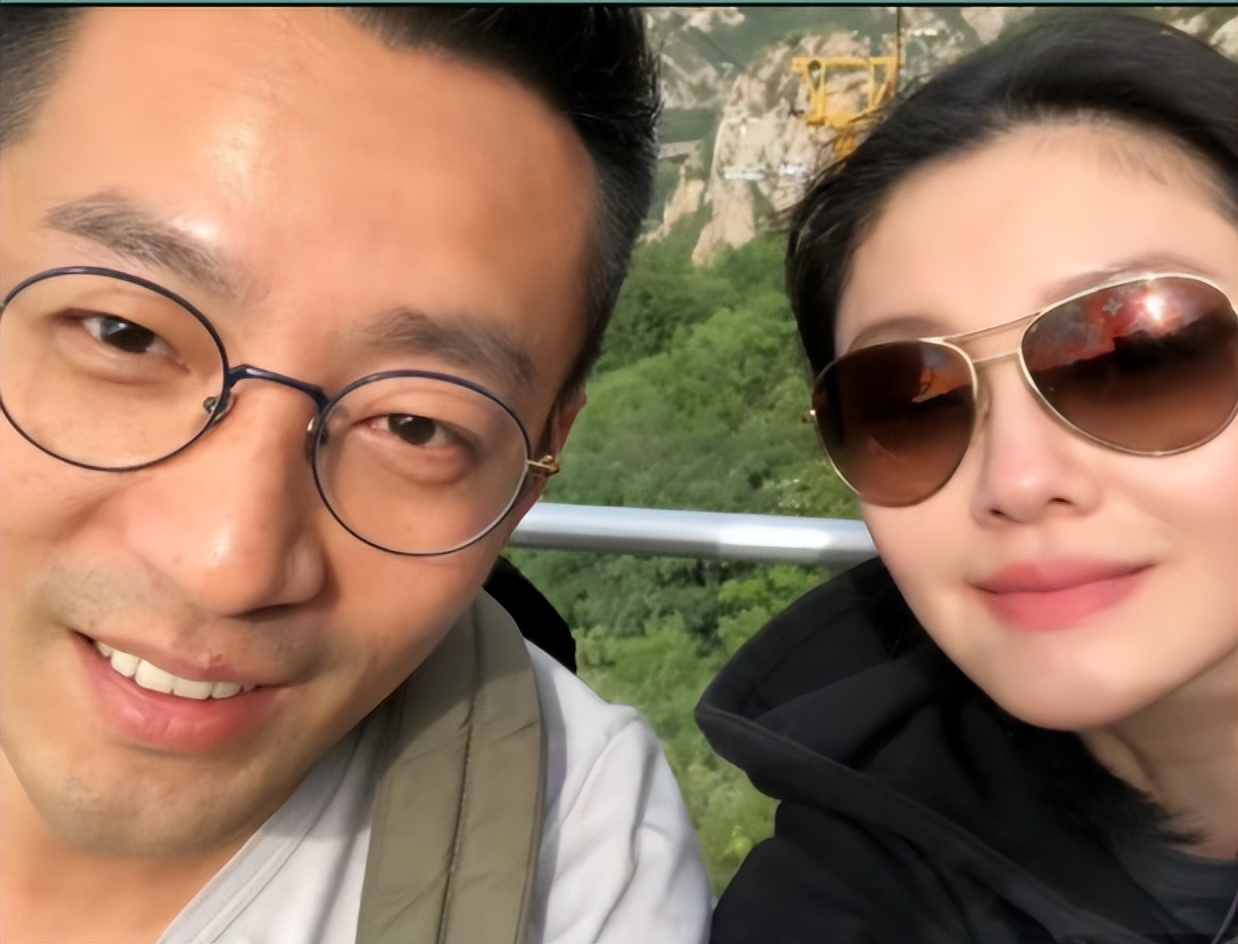 又要谈判？汪小菲带娇妻重返台湾，大S下葬时间被具俊晔再推后_又要谈判？汪小菲带娇妻重返台湾，大S下葬时间被具俊晔再推后_