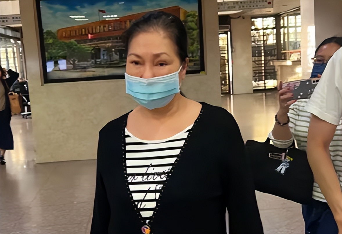 又要谈判？汪小菲带娇妻重返台湾，大S下葬时间被具俊晔再推后_又要谈判？汪小菲带娇妻重返台湾，大S下葬时间被具俊晔再推后_